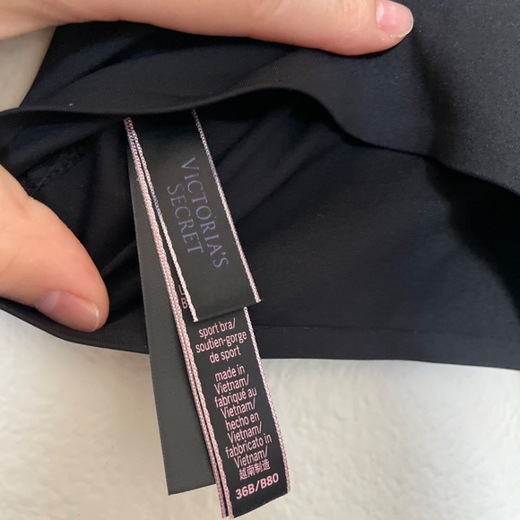 Victoria’s Secret black sports bra with mesh 36B - Picture 7 of 7